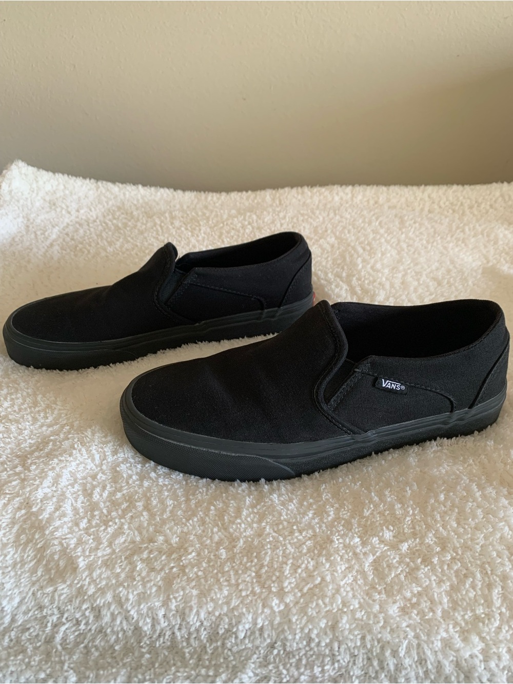 All Solid Black Slip On Vans Women’s Size 9 Barely Worn - Picture 2 of 8